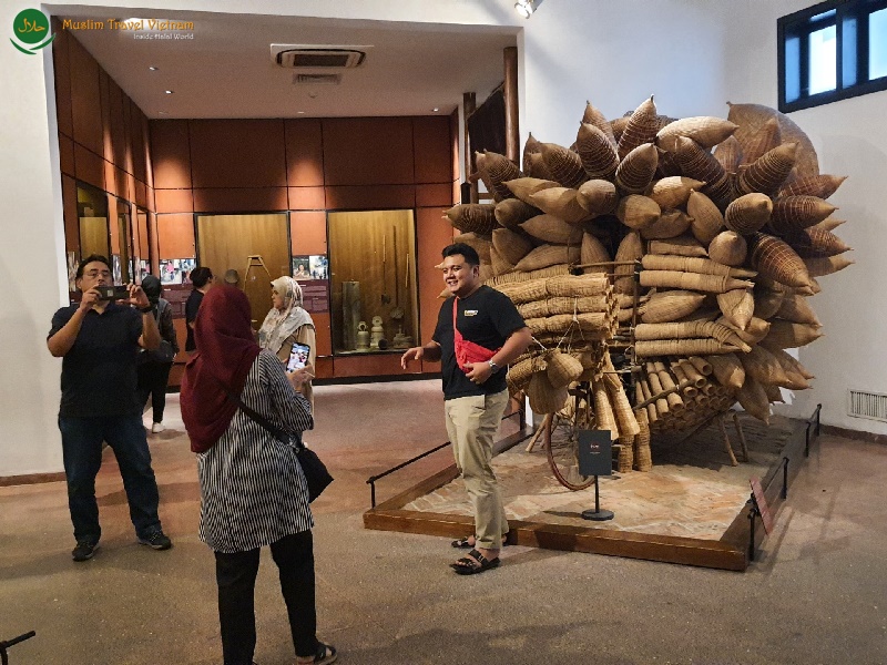 Muslim Travel Vietnam : Highly Rated Attractions in Hanoi