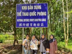 Miss Fathin with her group from Malaysia 