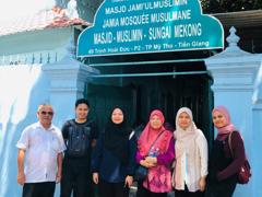 Miss Aanna in Mosque Mekong