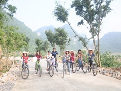 Biking to Bich Dong