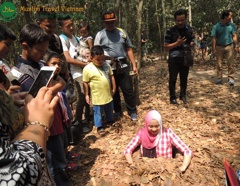 Muslim Cu Chi Tunnel Tour 1/2 Day (L)