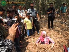Muslim Cu Chi Tunnel Tour 1/2 Day (L)